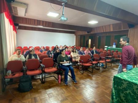 Agentes Comunitárias recebem treinamento sobre novas funcionalidades de aplicativo para saúde