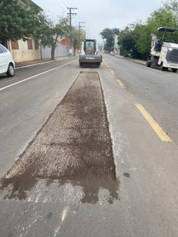 Prefeitura realiza recuperação de trechos asfálticos na cidade de Encantado